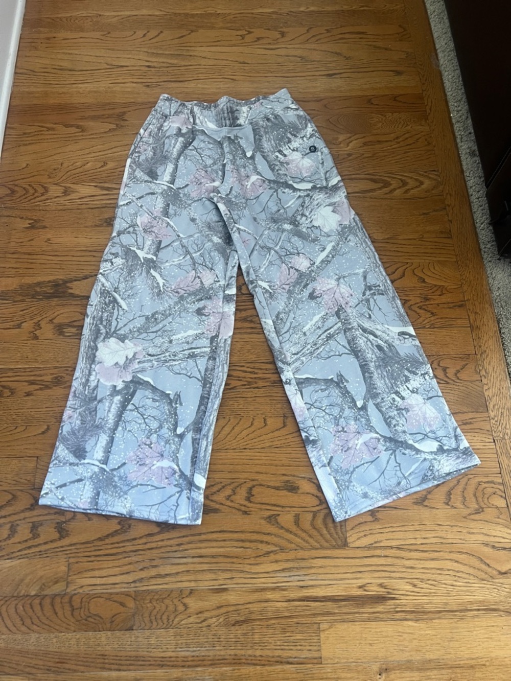 Women's Holister Camo Light Gray Floral Print Wide Leg soft sweatPants XS short